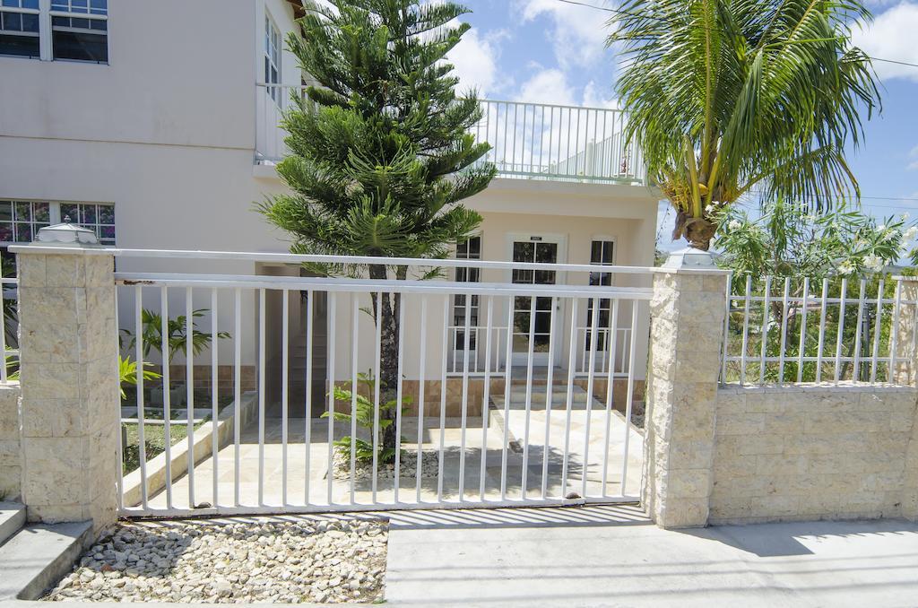 Caribbean Inn And Suites St. John's Ngoại thất bức ảnh