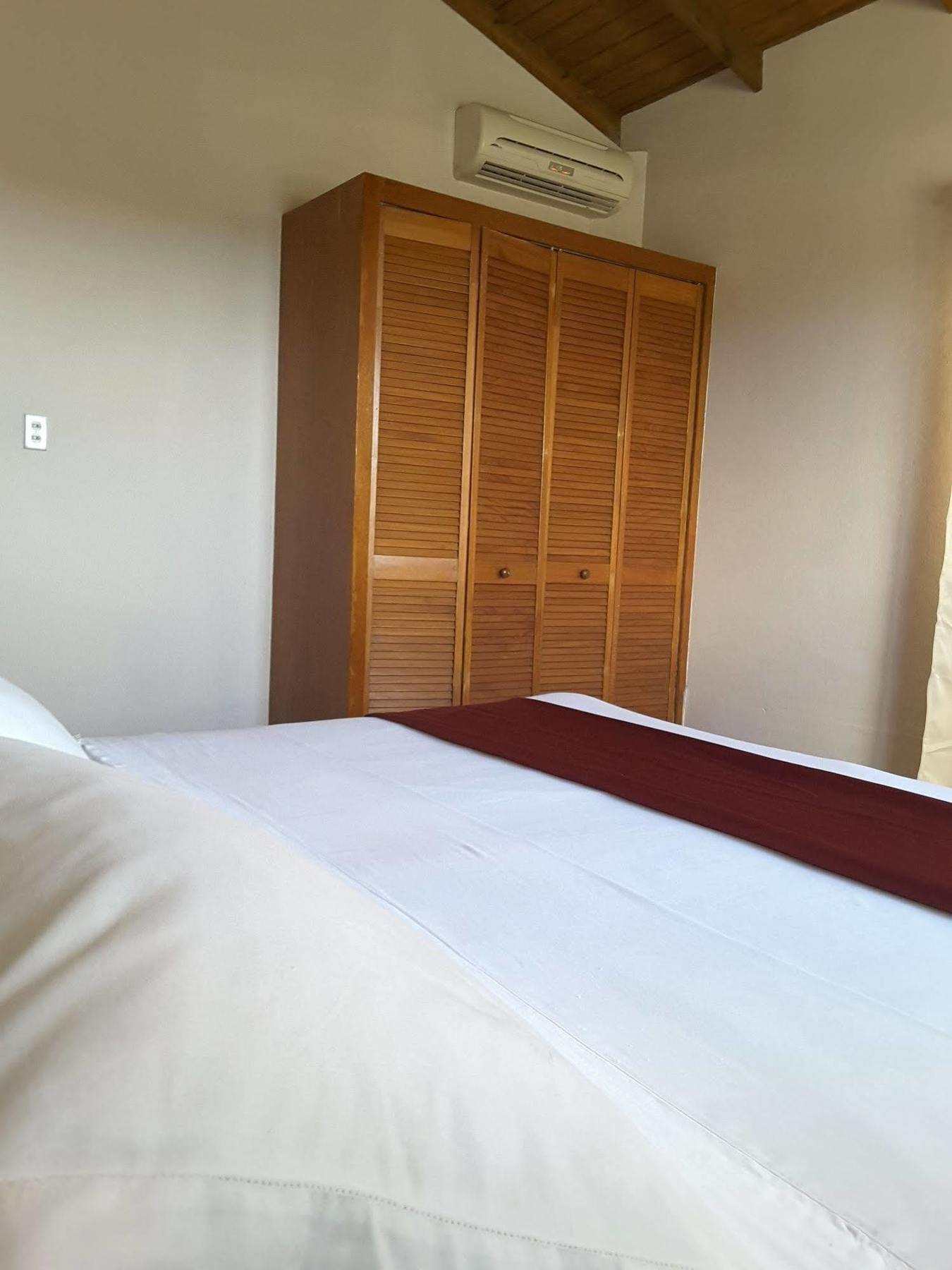 Caribbean Inn And Suites St. John's Ngoại thất bức ảnh